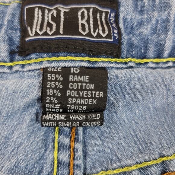 Just Blu Stonewashed Denim Capri Pants 16 Flat Front Decorative Buttons on Legs - Picture 4 of 5